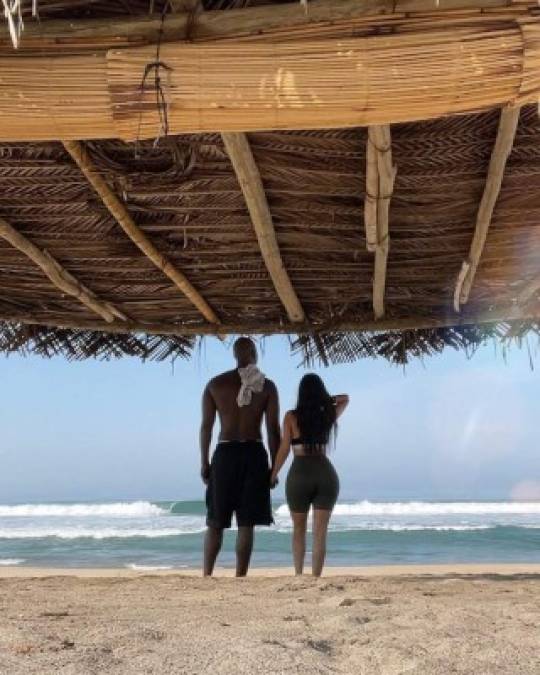 Jimena Sánchez comparte las vacaciones con su novio el cantante Tis Zombie, a quien presentó en las redes sociales hace unos meses.