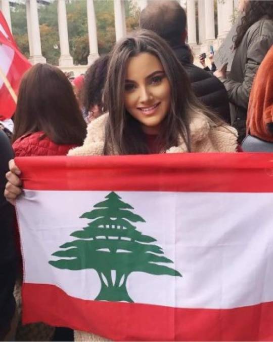 La bloguera Mery Anael Khoury apoyó las marchas de su país desde EEUU, ella hizo un movimiento en Chicago, EEUU.