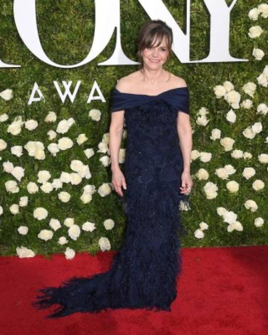 La tendencia fue el azul en todas sus tonalidades; la actriz Sally Field uso un elegante Christian Siriano.