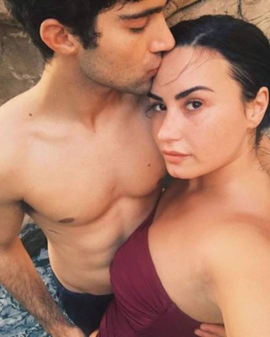 Al parecer Ehrich ya era un fan de Lovato, según indica un tweet que Ehrich publicó en diciembre de 2011, donde profesaba su amor por ella. “Todo lo que quería para Navidad era Demi Lovato. #CantAlwaysGetWhatYouWant ', tuiteó anteriormente.