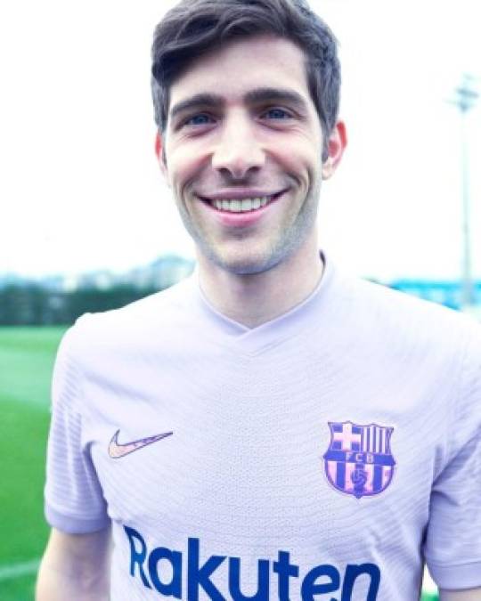 La segunda camiseta del Barcelona para la temporada viene es con un diseño en color púrpura.