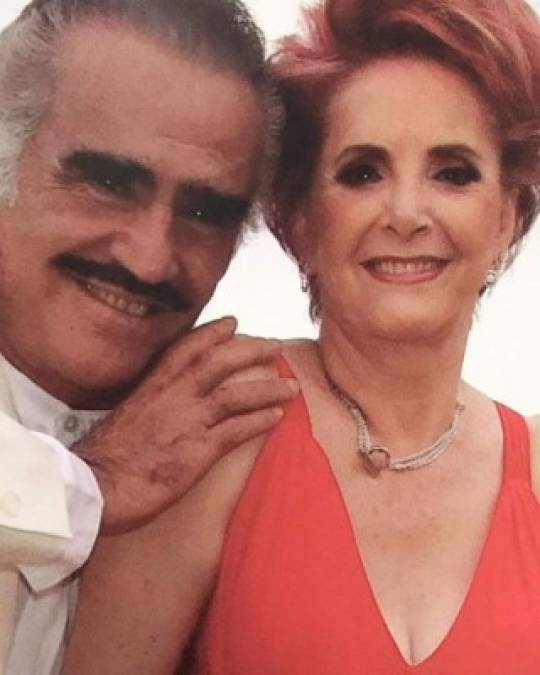 En 1963 contrajo matrimonio con Maria del Refugio Abarca Villaseñor.