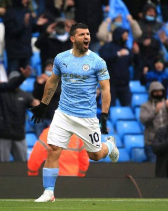 Según medios españoles, el atacante Sergio Agüero ya en encuentra en Barcelona y es inminente su fichaje por el cuadro culé. Sin embargo, el argentino se someterá a una exhaustiva exploración médica en un centro médico ya que el club catalán quiere efectuar un completo estudio para valorar su estado actual. Foto Facebook Sergio Agüero .