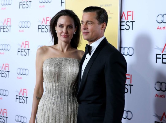 Angelina Jolie se borra a Brad Pitt de la piel