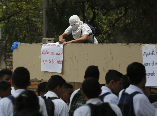 Protestas en San Pedro Sula y Tegucigalpa contra proyecto de alfabetización