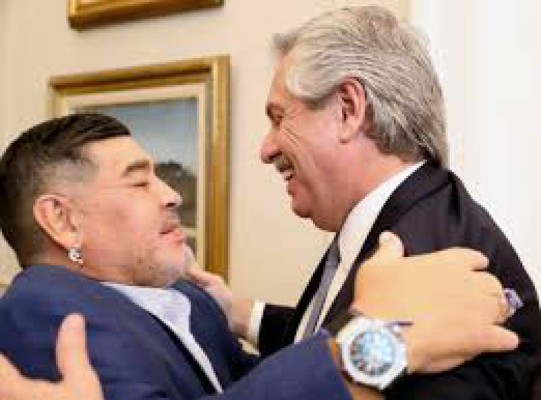 Alberto Fernández afirma 'estar desolado' tras muerte de Maradona
