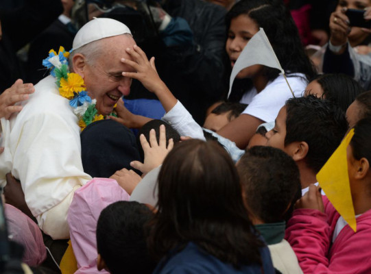 Naturalidad del papa Francisco llenó de anécdotas su primer año