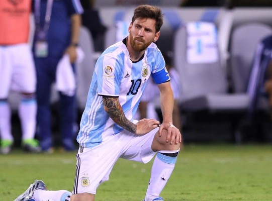 Juntan firmas para que Messi siga con Argentina