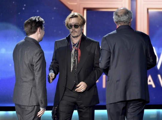 Johnny Depp borracho en los Hollywood Film Awards
