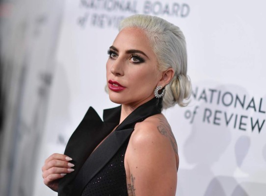 Lady Gaga lamenta haber colaborado con R. Kelly tras las acusaciones de abuso sexual
