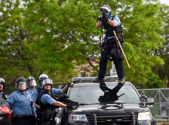 Minnesota despliega la Guardia Nacional por violentas protestas