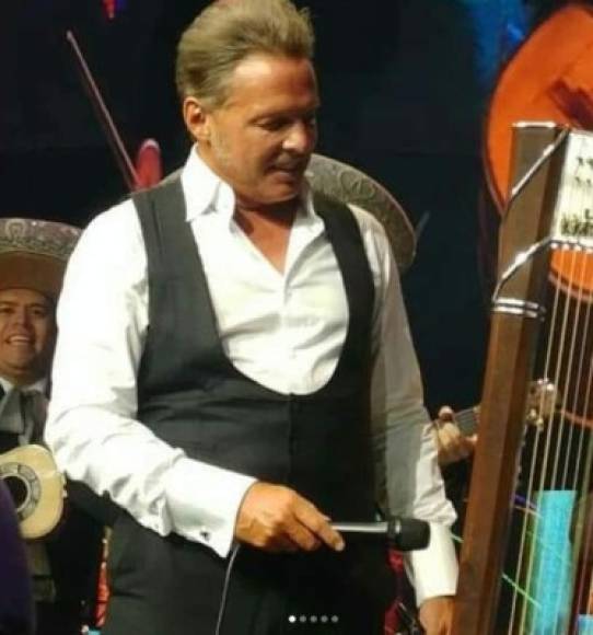 Así es como se ve el cantante. Tal parece que no la está pasando nada bien, según la columna Alfombra Roja del diario mexicano El Universal, Luis Miguel quiere impedir la producción de una segunda temporada de su serie biográfica para Netflix.