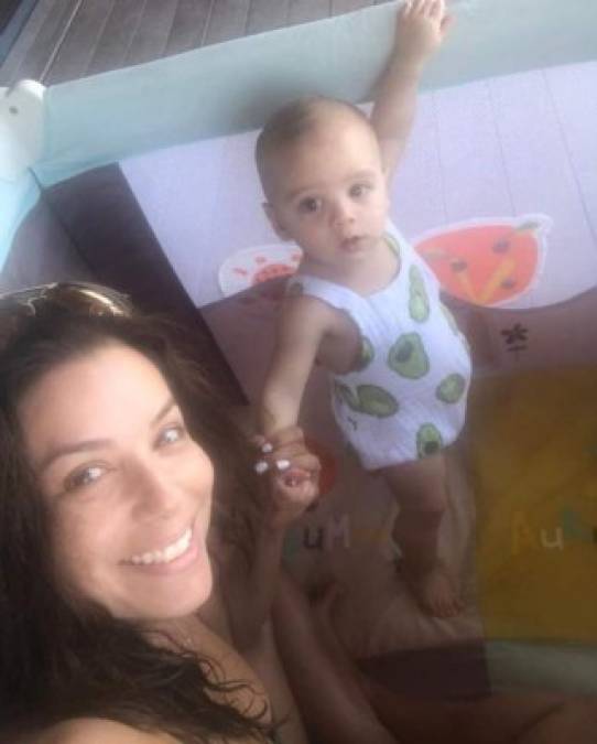 Eva Longoria<br/><br/>La actriz de Desperate Housewives y su esposo José Bastón se convirtieron en padres del bebé Santiago Enrique Bastón el 19 de junio de 2018.