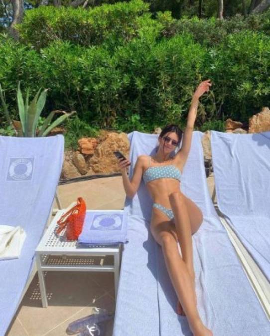 Esta imagen de sus vacaciones en Mónaco rompió el Instagram, al acumular más de 3.8 millones de likes y miles de comentarios. ¡No la pasa nada mal, después de todo!.