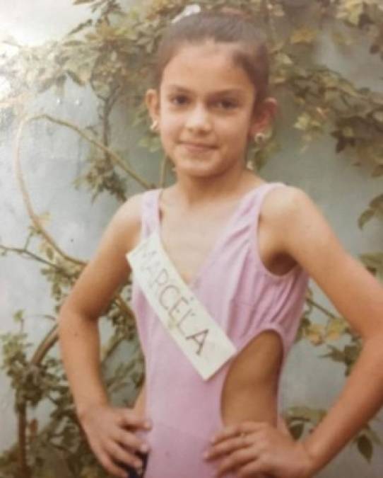 Marcela inició su carrera en el modelaje cuando era apenas una adolescente, participando en concursos y desfiles y llegando a representar a su país en el certamen Miss Piel Canela Internacional celebrado en la ciudad de Acapulco, México.