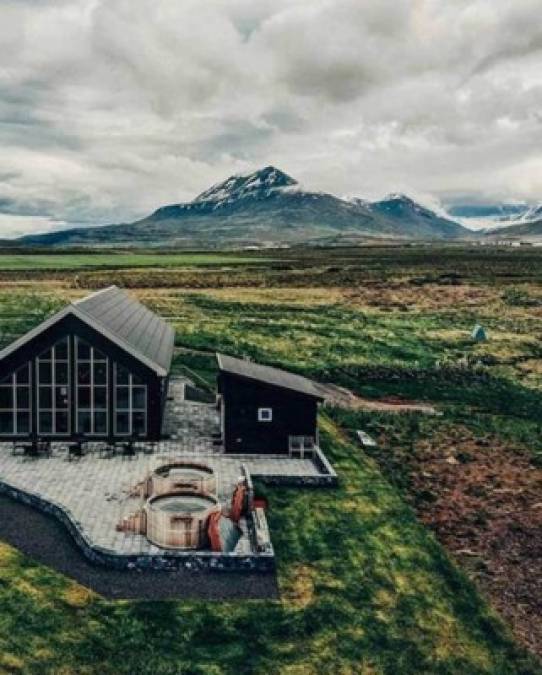 Así es Árskógssandur, una pequeña villa pesquera del norte de Islandia, donde Aron Gunnarsson invierte y disfruta de un emprendimiento pionero en un paisaje de ensueño.