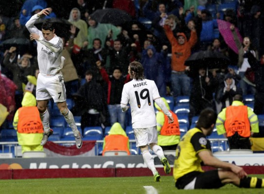 Real Madrid golea al Borussia Dortmund y pone un pie en semifinales