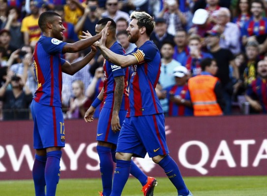 Barcelona aplasta al Deportivo en el regreso con gol de Messi