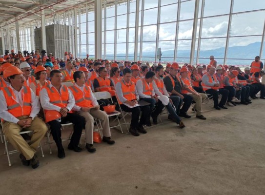 JOH presenta a agroexportadores las ventajas que tendrá el aeropuerto de Palmerola