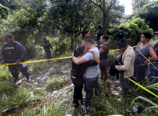 Raptan y acribillan a dos comerciantes en la orilla de la quebrada El Sapo