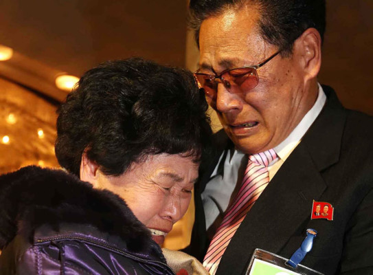 Emotivo reencuentro entre familias divididas por la Guerra de Corea