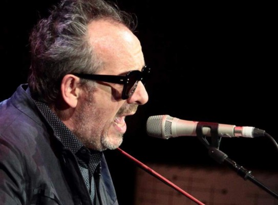 Tras revelar que tiene cáncer, Elvis Costello planea volver con nuevo disco