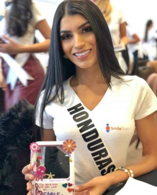 Perfil de Miss Honduras Universo 2019:<br/><br/>Rosemary Arauz es una joven de San Pedro Sula, Honduras. Actualmente estudia Finanzas. Ella trabaja como diseñadora de joyas y algún día espera ser propietaria de una empresa de joyería de alta costura.
