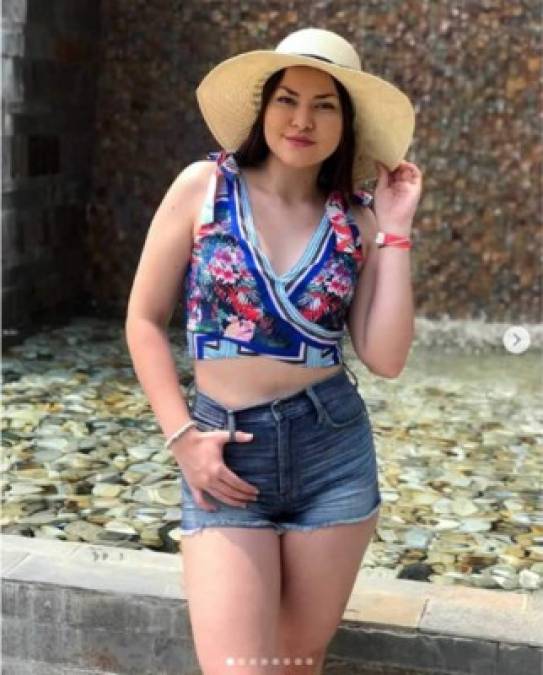 Jensy Malubi Paz, presentadora de juegos de lotería electrónica que se emite por Televicentro, es la novia de Romell Quioto y disfrutó las vacaciones de Semana Santa 2019 en Tela.