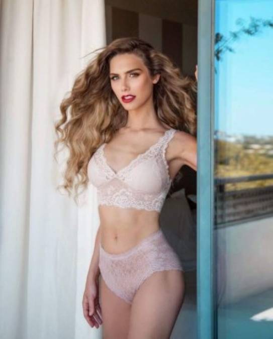 La española coronada como Miss España 2018 ha continuado con su carrera como modelo posando para varias portadas y desfilando en diferentes pasarelas desde su participación en el Miss Universo en pasado diciembre.<br/>