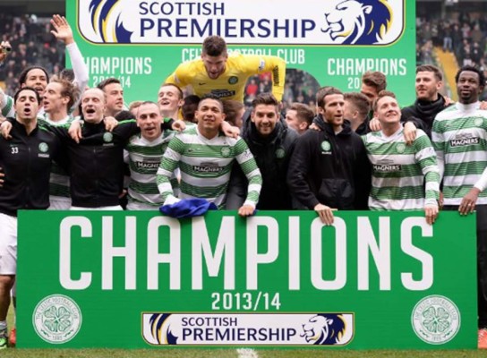 Emilio Izaguirre y el Celtic celebran el título con un empate