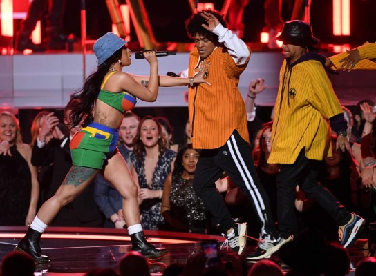 La energía de Bruno Mars contagia en los Grammy