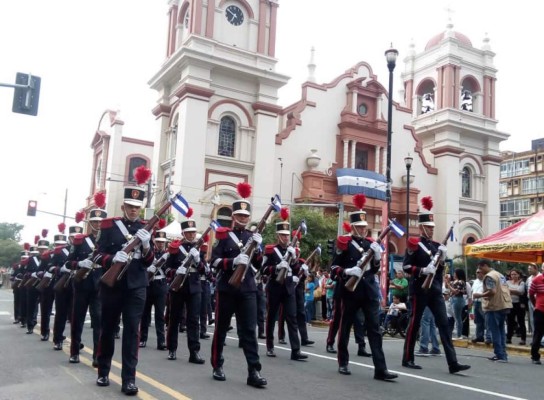 Derroche cívico en desfiles patrios de San Pedro Sula