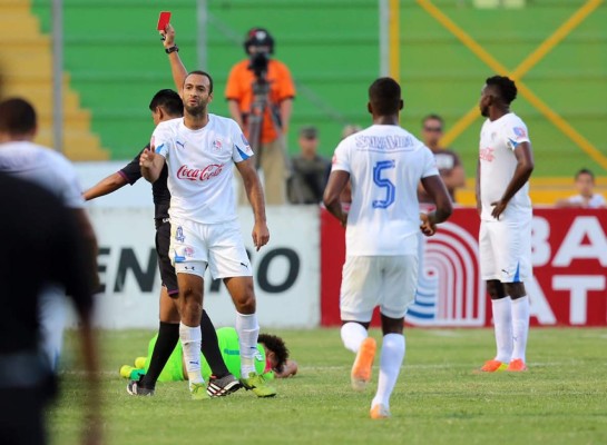 Marathón da la sorpresa goleando a Olimpia y sale del descenso