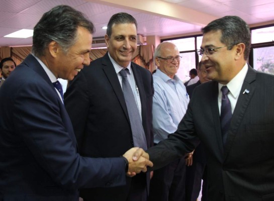 Gobierno de la República y la Fenafuth unidos por la Selección de Honduras