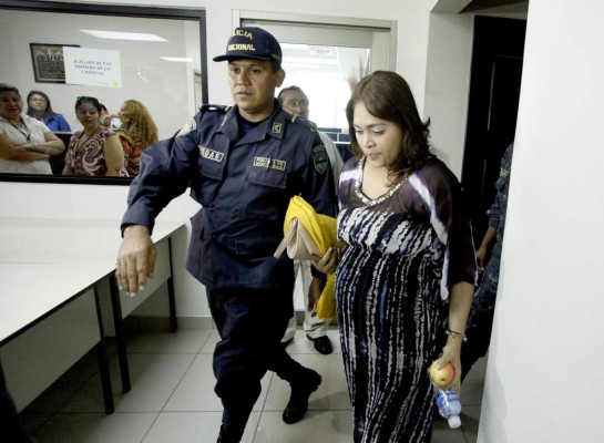 Dictan nueva detención judicial a exjueza Wendy Caballero