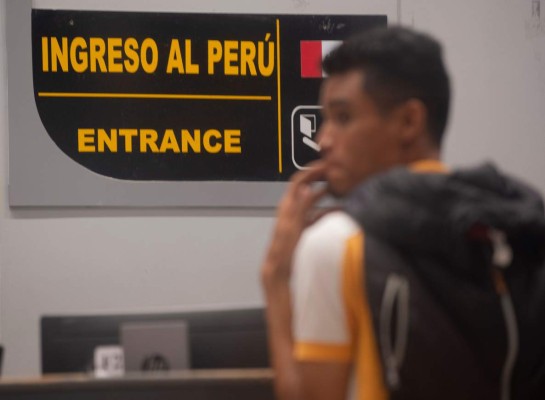 Venezolanos aceleran ingreso a Perú a horas de que les exijan visa para entrar