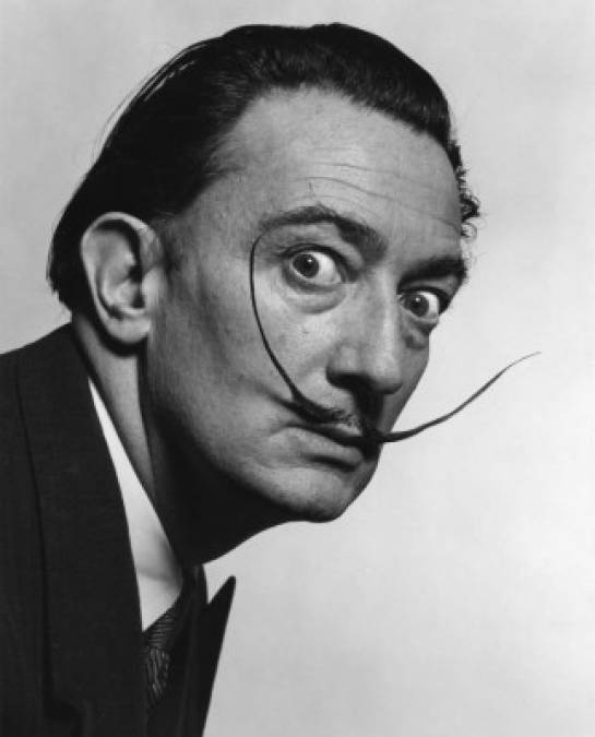 El caso más reciente en cuanto a exhumaciones polémicas es el de Salvador Dalí, el artista surrealista murió en Figueras el 23 de enero de 1989 a los 84 años.<br/>Pilar Abel Martínez presentó una orden de paternidad a la justicia española para determinar que es hija de Dalí.<br/>Las muestras extraídas de la exhumación; cabello, uñas, piezas dentales y dos huesos largos, serán trasladadas a Madrid, donde se analizarán para extraer el ADN y compararlo con el de la demandante.<br/>Pilar Abel nació en Figueras en 1956, alega que fue fruto de una relación que mantuvo su madre con Dalí, a quien conoció cuando trabajaba como empleada de una familia que pasaba temporadas en la cercana localidad de Cadaqués.<br/>