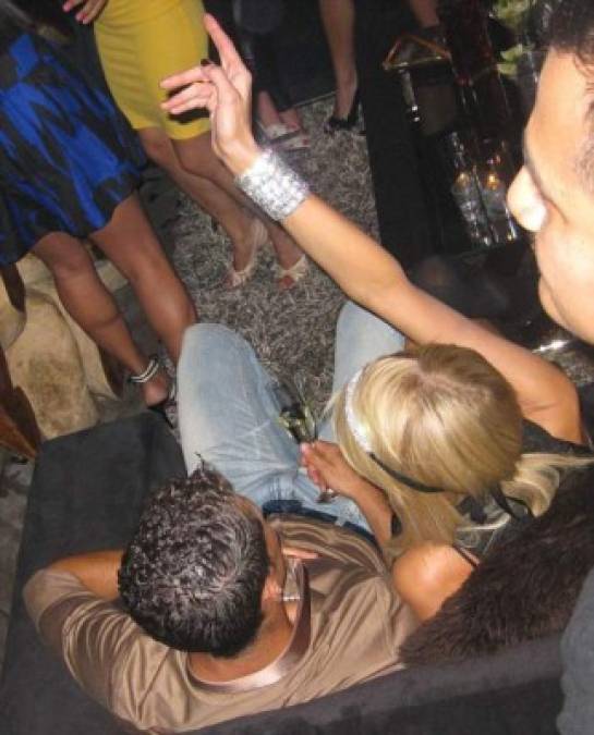 Otra imagen de Cristiano Ronaldos disfrutando la compañía de Paris Hilton.