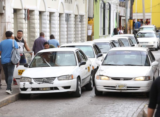 Taxistas se tomarán calles de Tegucigalpa en protesta por aumento a tasa vehicular
