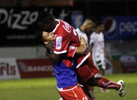 Real Sociedad tumba a Platense en el Puerto