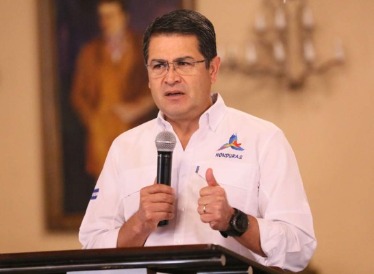 Presidente de Honduras advierte que perseguirá a narcotraficantes