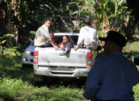 Hallan 3 cadáveres en cementerio clandestino en Peña Blanca