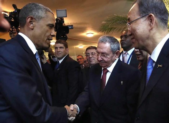 Barack Obama y Raúl Castro, así son las fotos del esperado reencuentro