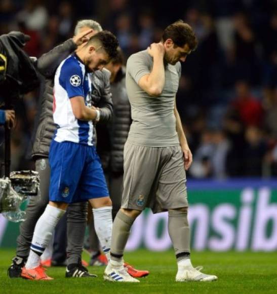 La tristeza de Iker Casillas al final del partido tras quedar eliminado de la Champions League con el Porto.
