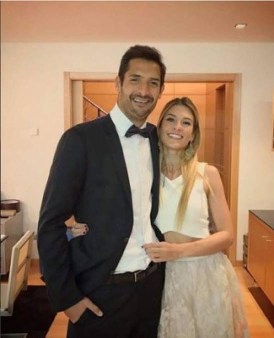 Celso Borges y su novia Giannina Barquero.
