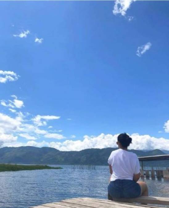 Samantha Velásquez, presentadora de noticias de Canal 11, disfrutó del Lago en Santa Cruz de Yojoa.