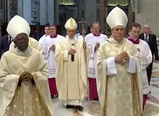 Cardenal Rodríguez oficia misa en el Vaticano junto al papa Francisco