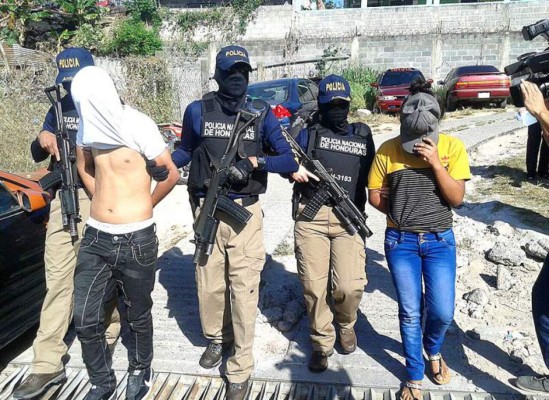 Capturan a dos supuestos estudiantes extorsionadores en Tegucigalpa
