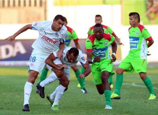 Marathón da la sorpresa goleando a Olimpia y sale del descenso