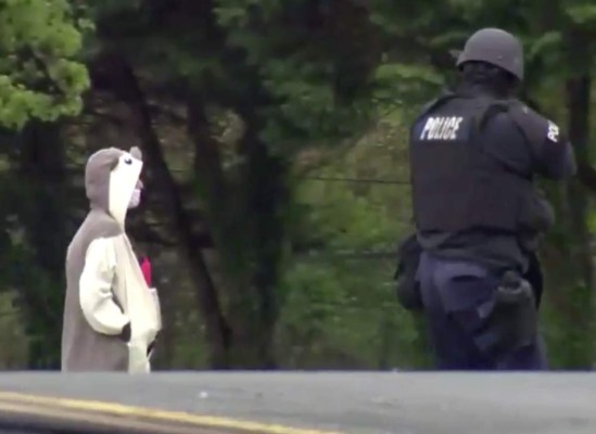 Hombre vestido de panda amenaza con bomba en estación de Fox News
